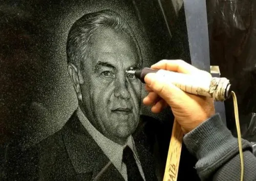 Гравировка памятника по утвержденному макету