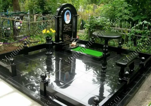 могильный комплекс из полированного гранита