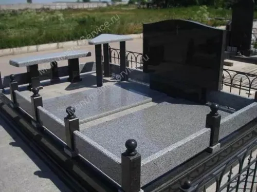 горизонтальный памятник