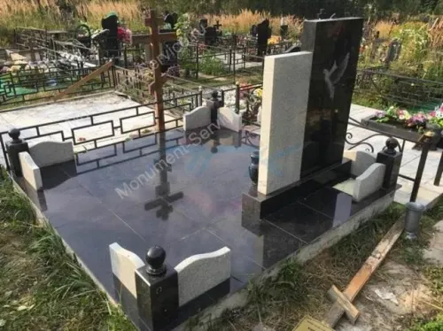 гранитная плитк а на кладбище